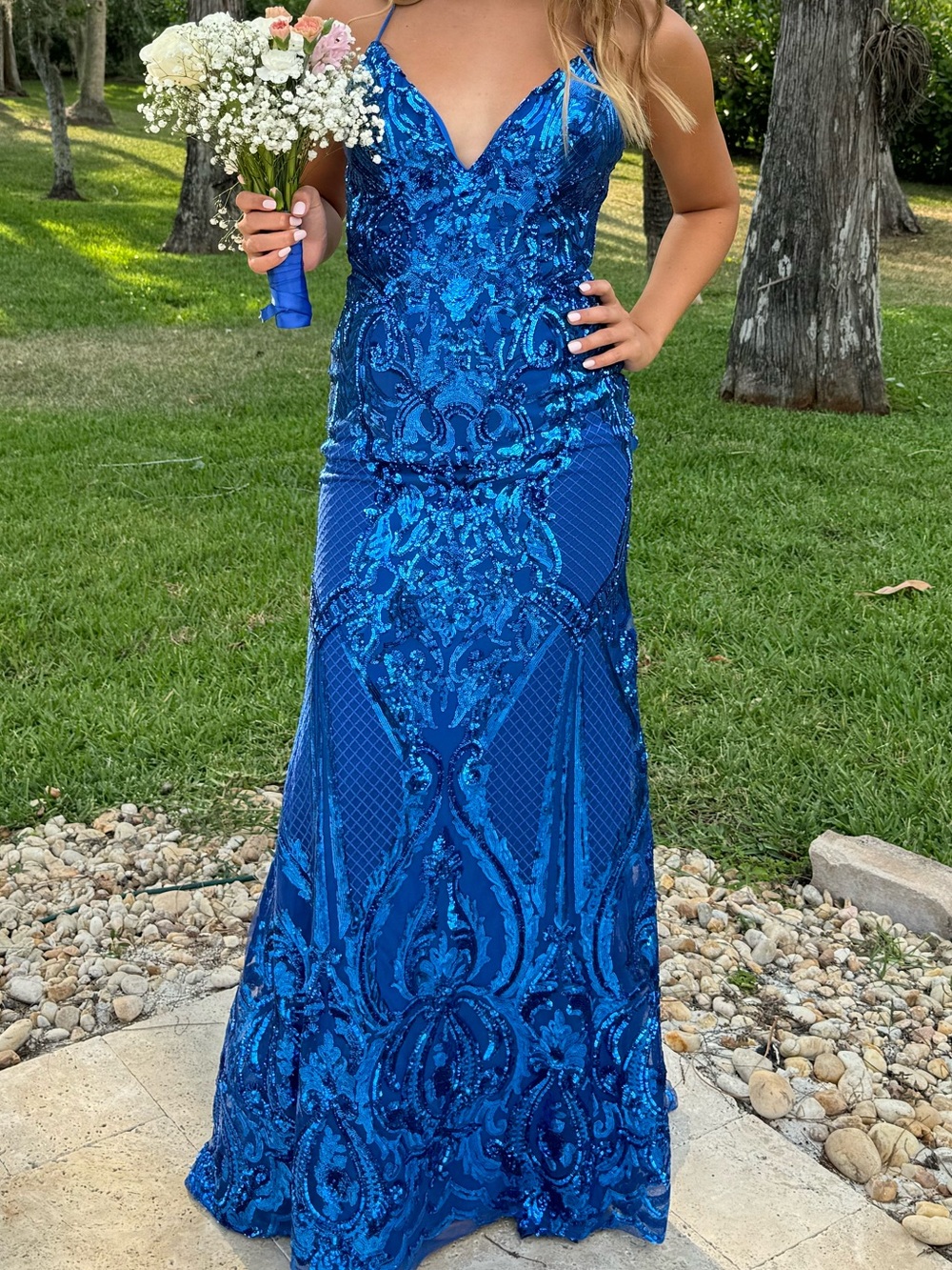 Elegant Blue Sequin V-Neck Evening Dress